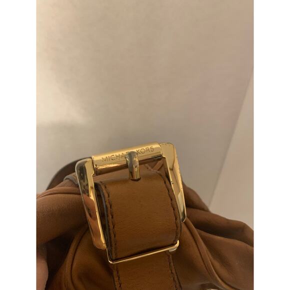 Michael Kors Classic Leather Shoulder Bag Brown with Gold Buckle & Logo - Picture 12 of 12